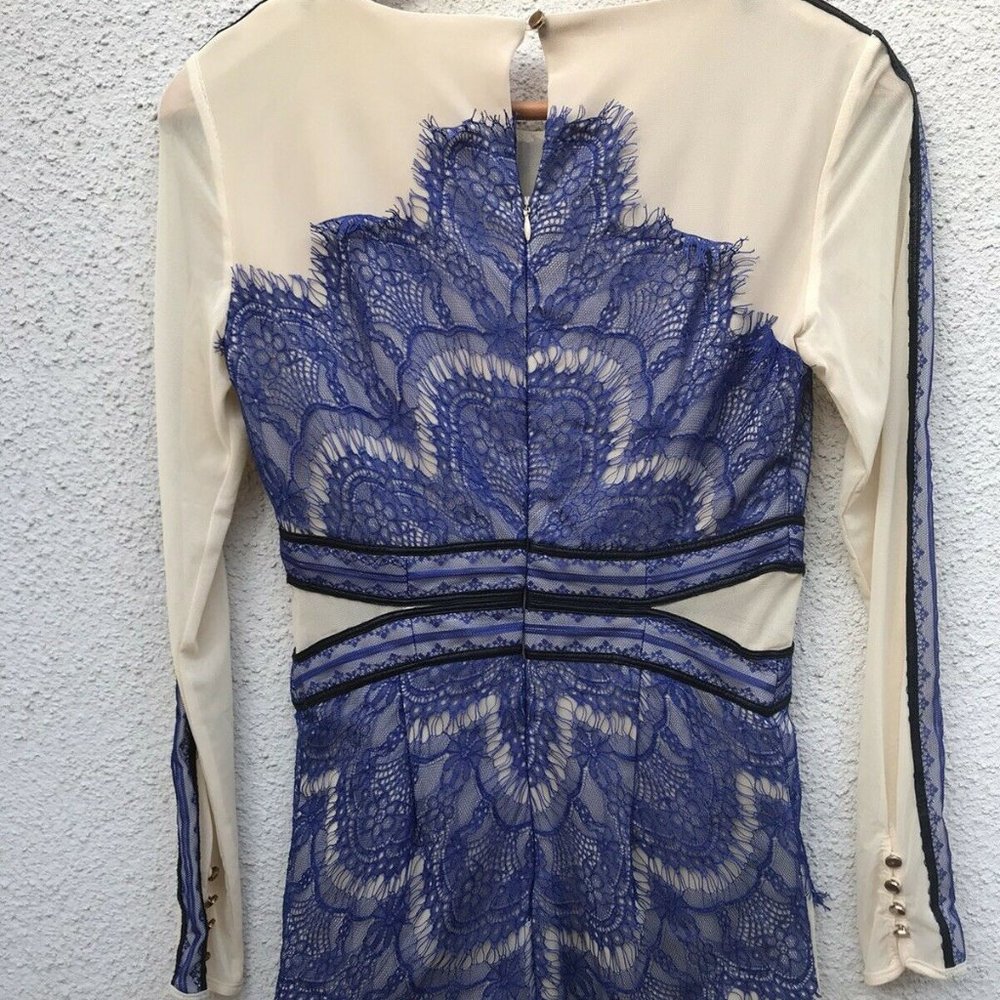 Three floor blue lace